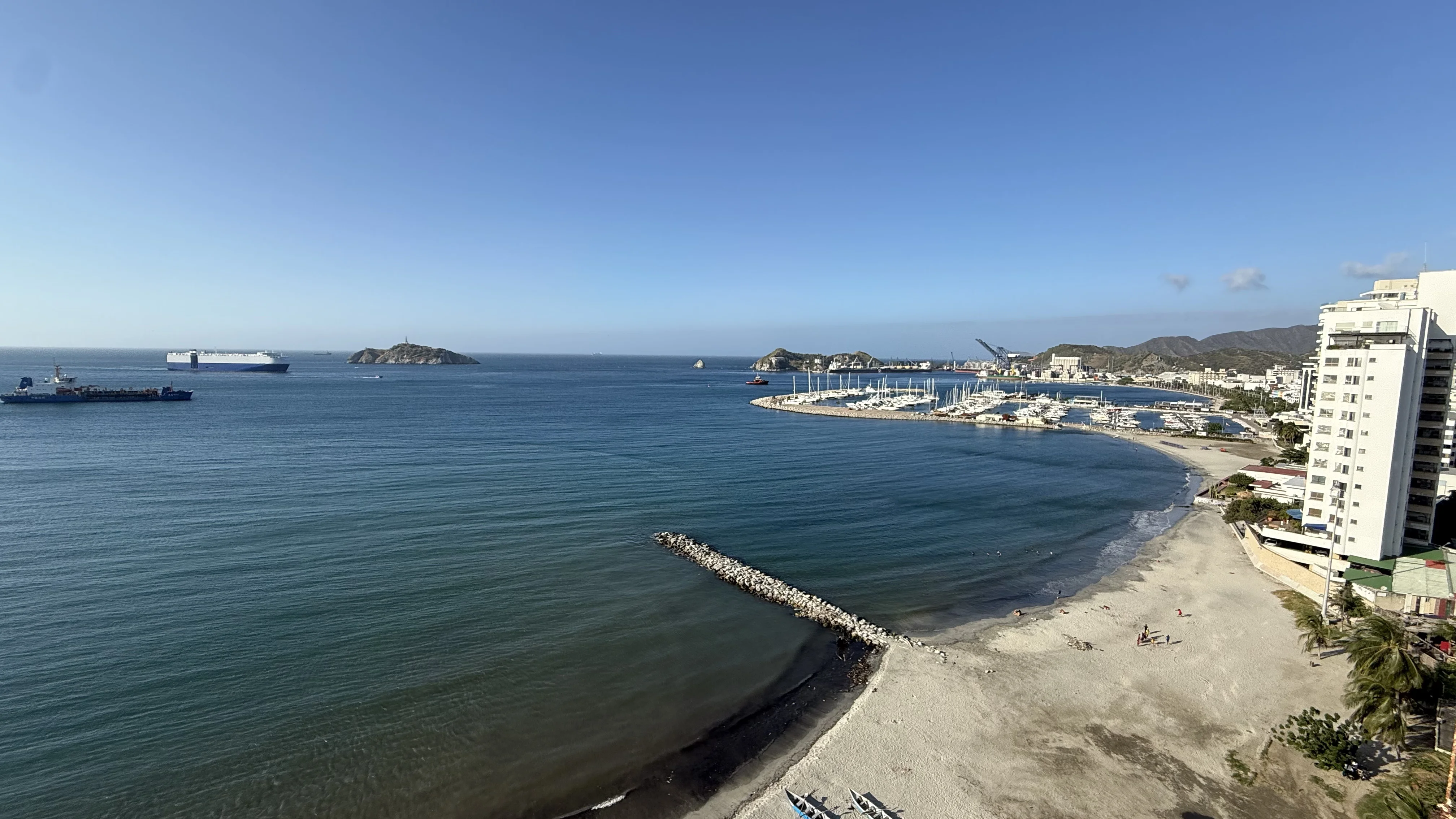 Vista panorámica de la bahía de Santa Marta - Limpieza profesional para alojamientos turísticos Airbnb y Booking